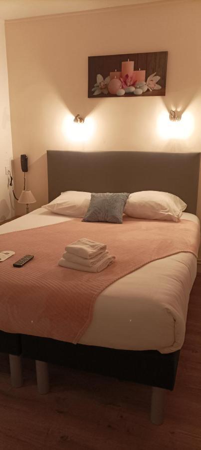 Hotel Le Petit Billot Vitré Екстериор снимка