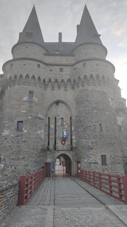 Hotel Le Petit Billot Vitré Екстериор снимка