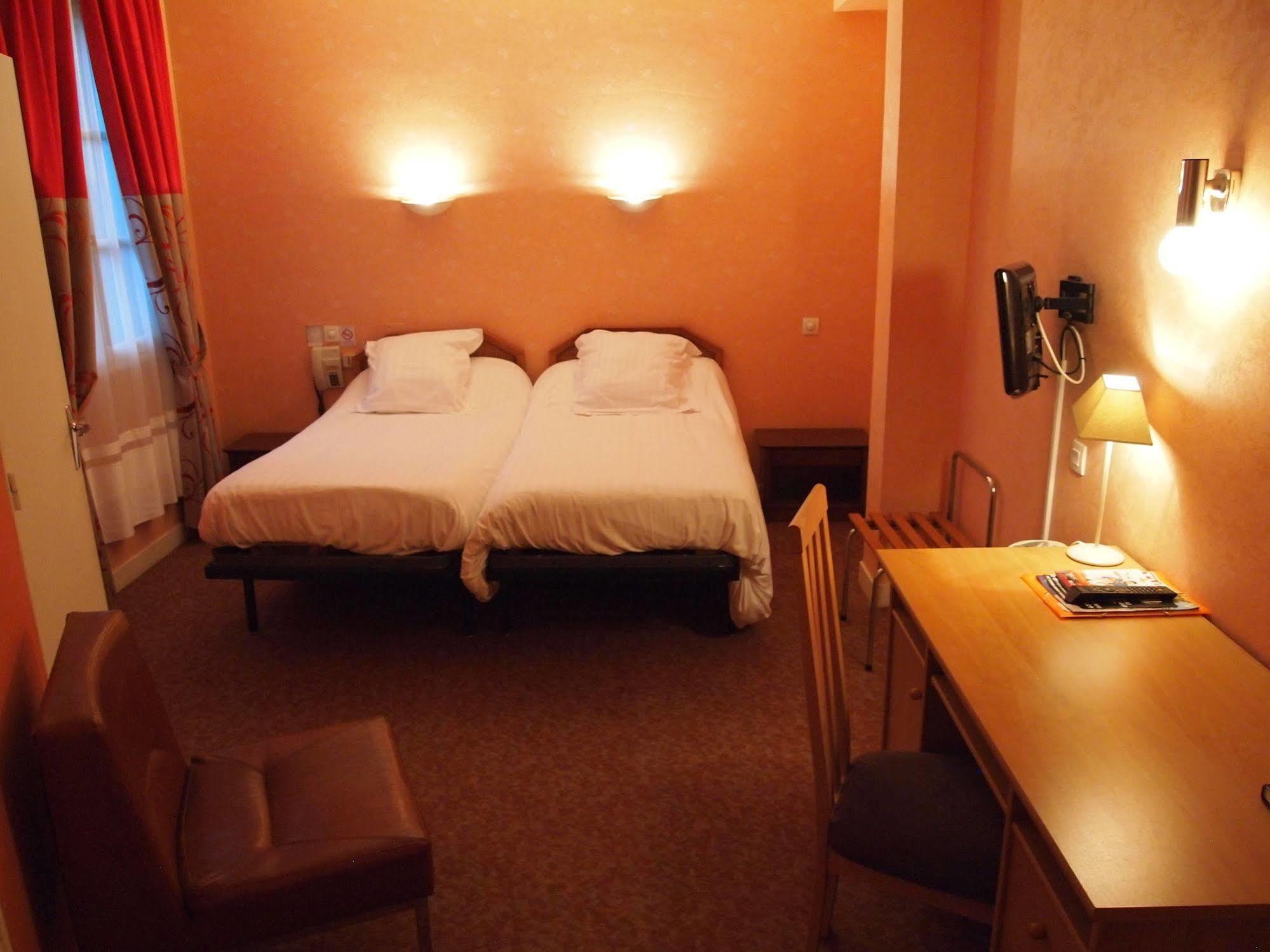 Hotel Le Petit Billot Vitré Екстериор снимка