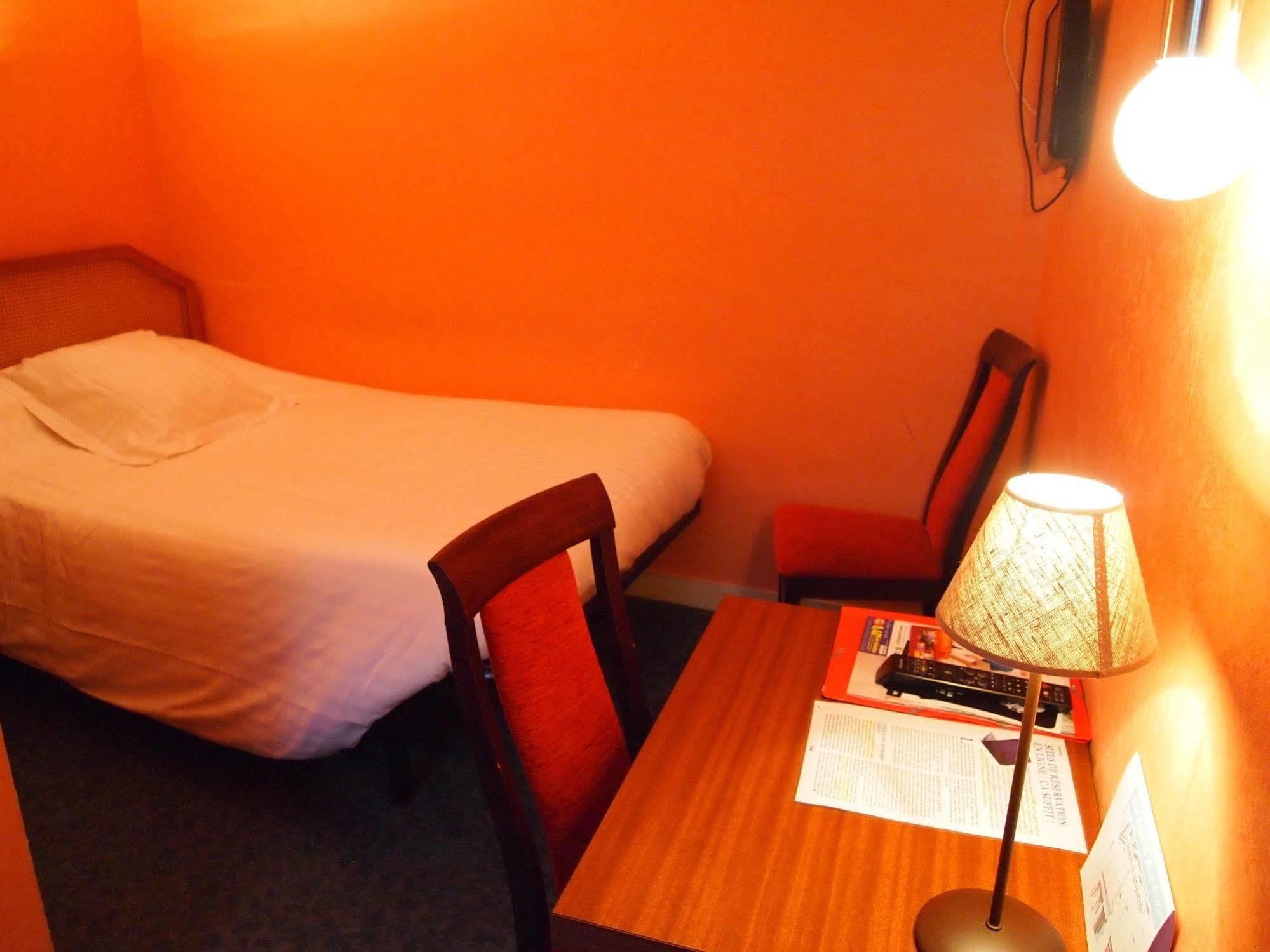 Hotel Le Petit Billot Vitré Екстериор снимка