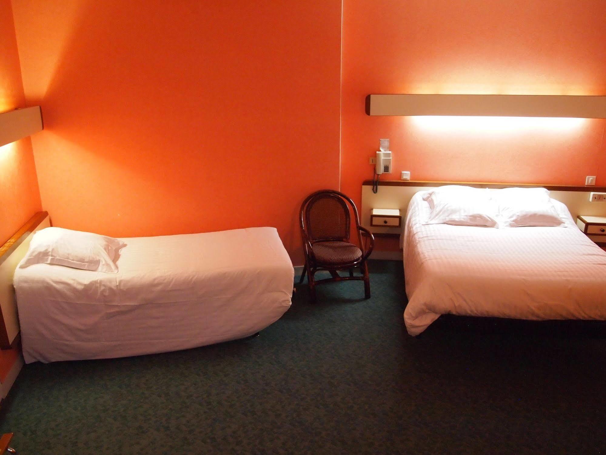 Hotel Le Petit Billot Vitré Екстериор снимка